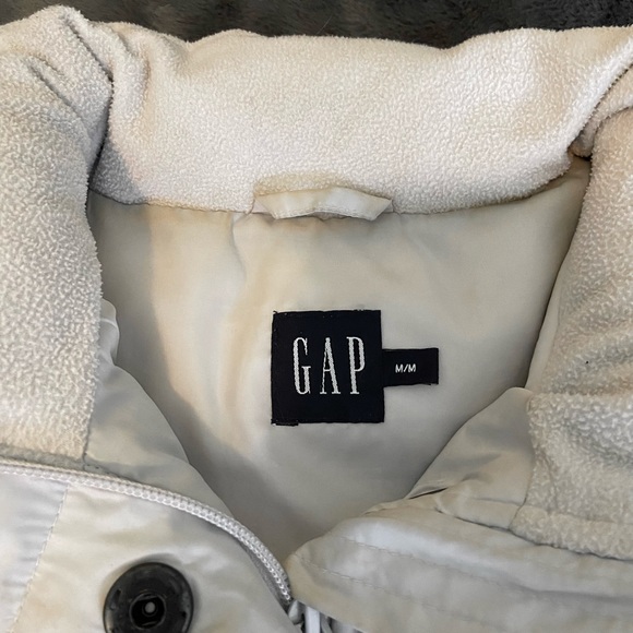 Gap Puffer Vest - Picture 2 of 4
